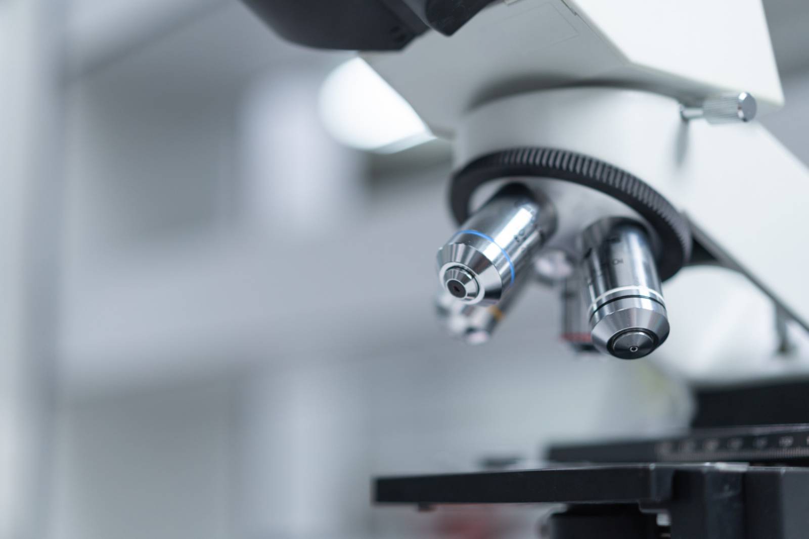 Installer un adoucisseur d'eau dans un laboratoire à Calais 